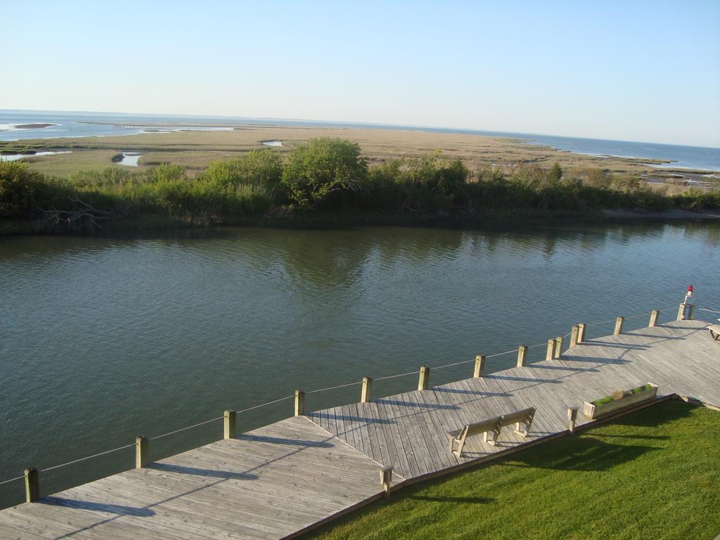 Island Resort Chincoteague Room photo