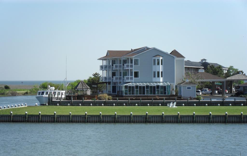 Island Resort Chincoteague Room photo