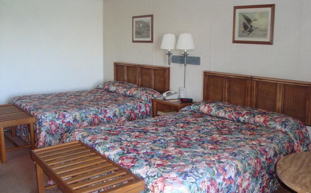 Island Resort Chincoteague Room photo