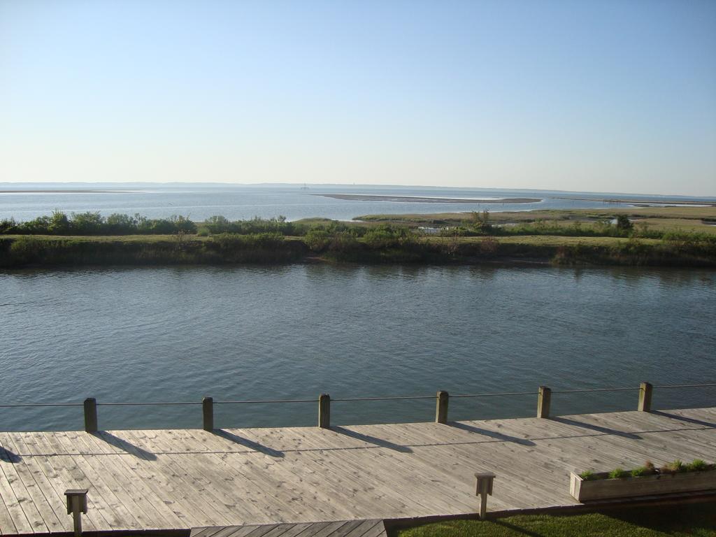 Island Resort Chincoteague Room photo